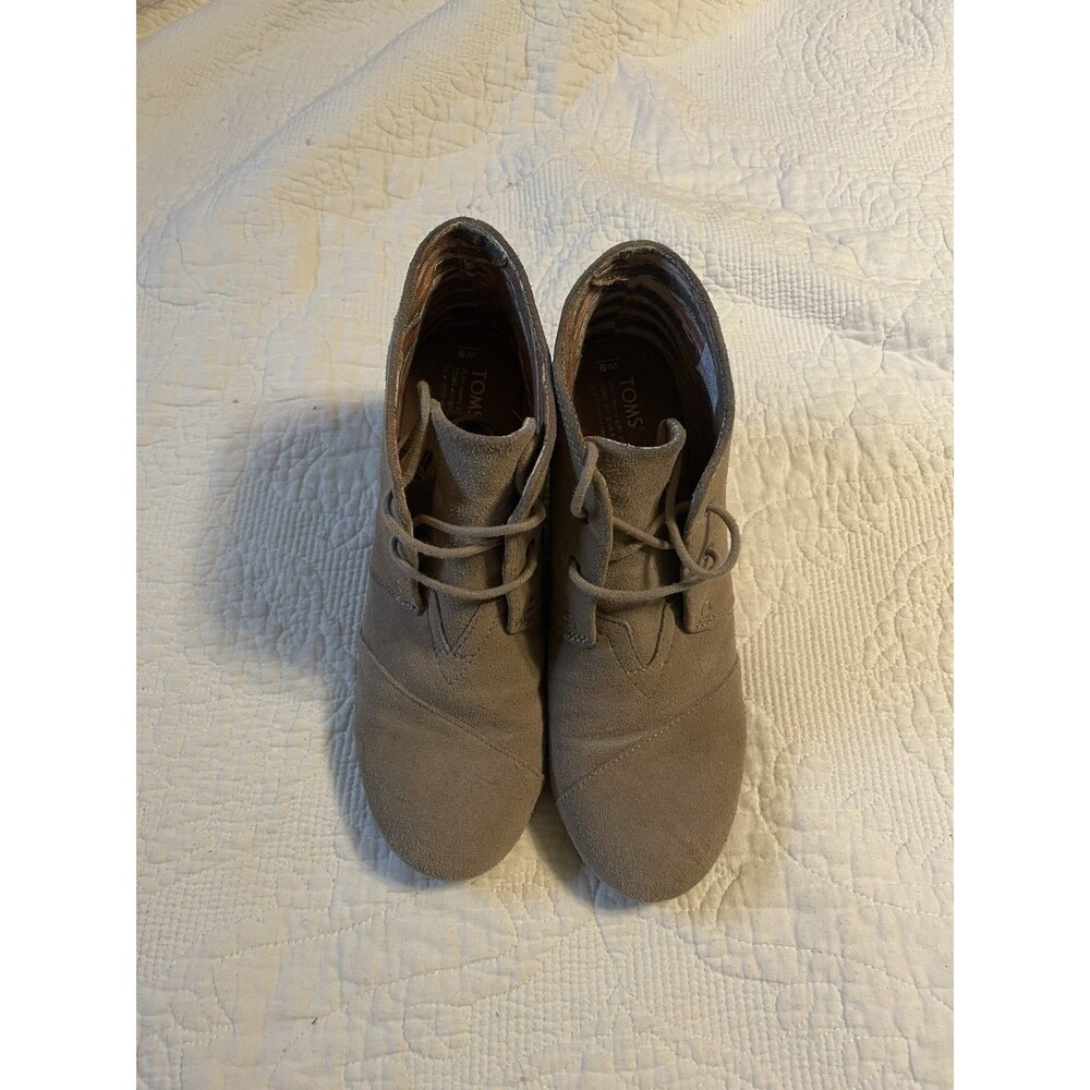 Toms Boots Womens Size 9 Desert Ankle Booties Taupe Suede Lace Up Wedge Heels
